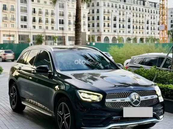Mercedes-Benz GLC 300 4Matic 2021 - GLC 300 sx2021 màu đen nội thất kem, chạy hơn 3 vạn