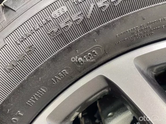 Ford Everest Titanium 2.0 AT 4x2 2023 - Xe sơn zin nguyên xe, bao check test