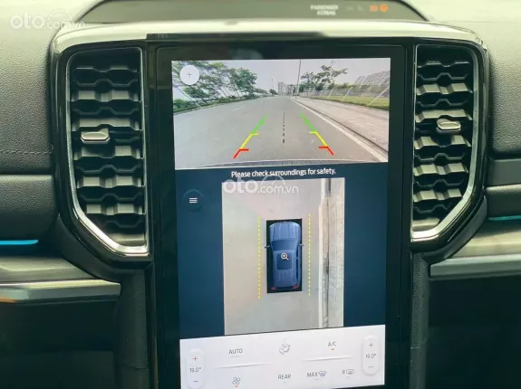 Ford Everest Titanium 2.0 AT 4x2 2023 - Xe sơn zin nguyên xe, bao check test