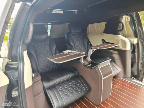 Kia Carnival Royal 2022 - Hạng thương gia 4 ghế độc lập với khoang hành khách riêng tư