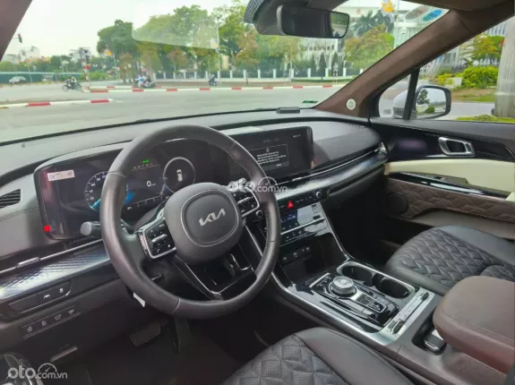 Kia Carnival Royal 2022 - Hạng thương gia 4 ghế độc lập với khoang hành khách riêng tư