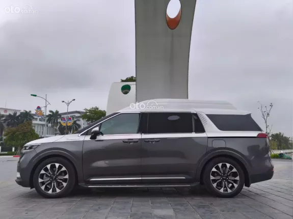 Kia Carnival Royal 2022 - Hạng thương gia 4 ghế độc lập với khoang hành khách riêng tư