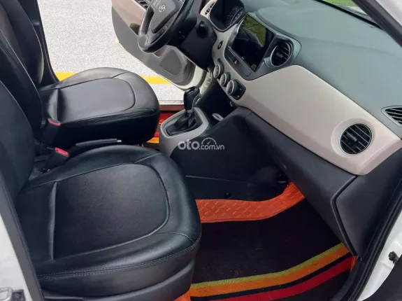 Hyundai Grand i10 1.0 AT 2017 - Xe còn rất mới, không lỗi nhỏ, máy số keo chỉ thân vỏ zin. Đã có màn hình