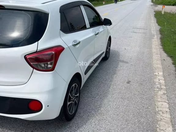 Hyundai Grand i10 1.0 AT 2017 - Xe còn rất mới, không lỗi nhỏ, máy số keo chỉ thân vỏ zin. Đã có màn hình