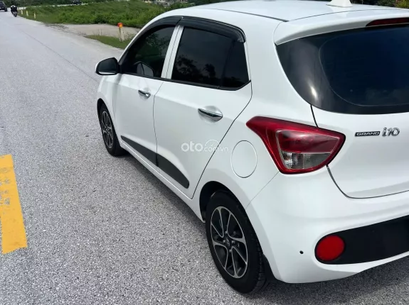 Hyundai Grand i10 1.0 AT 2017 - Xe còn rất mới, không lỗi nhỏ, máy số keo chỉ thân vỏ zin. Đã có màn hình