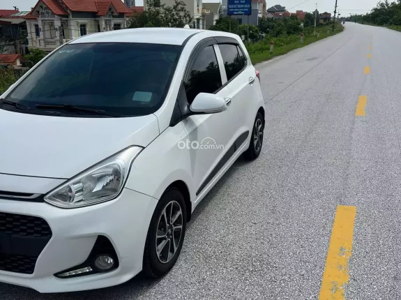 Hyundai Grand i10 1.0 AT 2017 - Xe còn rất mới, không lỗi nhỏ, máy số keo chỉ thân vỏ zin. Đã có màn hình