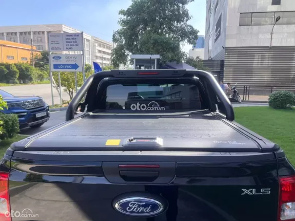 Ford Ranger XLS 2.0L 4x4 AT 2025 - Bán xe bán tải 2025 màu đen, đầy đủ phụ kiện cao cấp