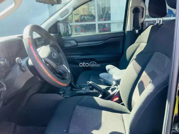 Ford Ranger XLS 2.0L 4x4 AT 2025 - Bán xe bán tải 2025 màu đen, đầy đủ phụ kiện cao cấp