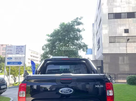 Ford Ranger XLS 2.0L 4x4 AT 2025 - Bán xe bán tải 2025 màu đen, đầy đủ phụ kiện cao cấp