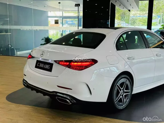 Mercedes-Benz C300 2025 - Trả trước 499tr nhận xe - Xe giao tận nơi