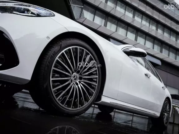 Mercedes-Benz E300 AMG 2025 - XE HOT CÓ SẴN GIAO NGAY!!