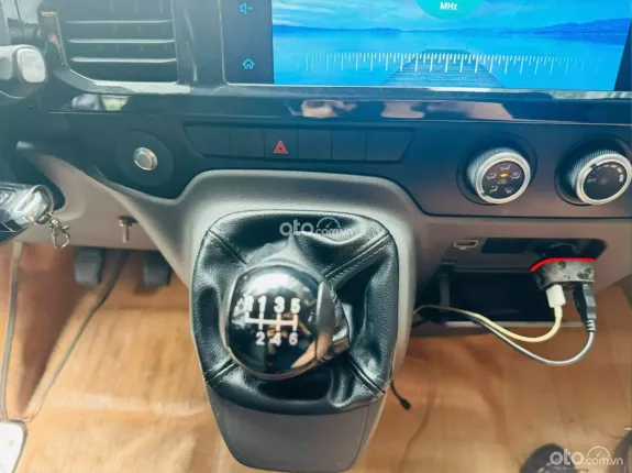 Ford Transit 6 chỗ 2.4 Diesel 2023 - TRANSIT VAN 3C _KHÔNG CẤM GIỜ_XE CHÍNH HÃNG