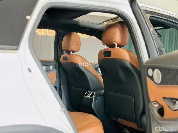 Mercedes-Benz GLC 300 4Matic 2018 - Xe đẹp không 1 lỗi nhỏ