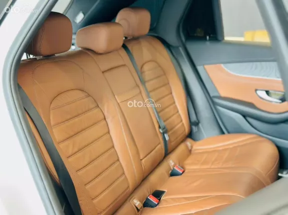 Mercedes-Benz GLC 300 4Matic 2018 - Xe đẹp không 1 lỗi nhỏ