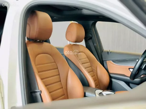 Mercedes-Benz GLC 300 4Matic 2018 - Xe đẹp không 1 lỗi nhỏ