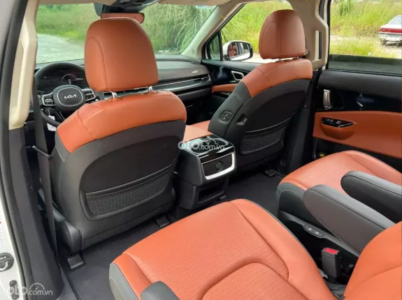 Kia Carnival 2.2D Signature 2024 - Xe đẹp, bảo dưỡng full hãng, giá tốt