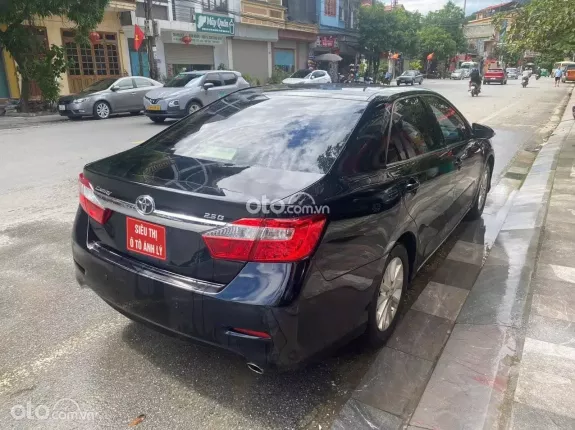 Toyota Camry 2.0E 2013 - Xe sedan cao cấp sản xuất 2013, vận hành êm ái