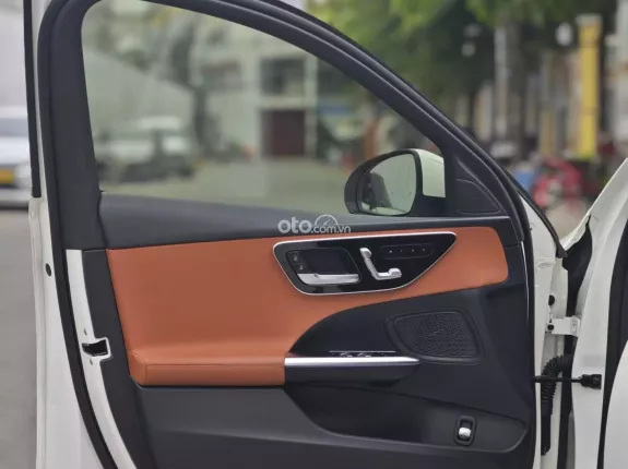 Mercedes-Benz C200 Avantgarde 2022 - Trắng Nâu