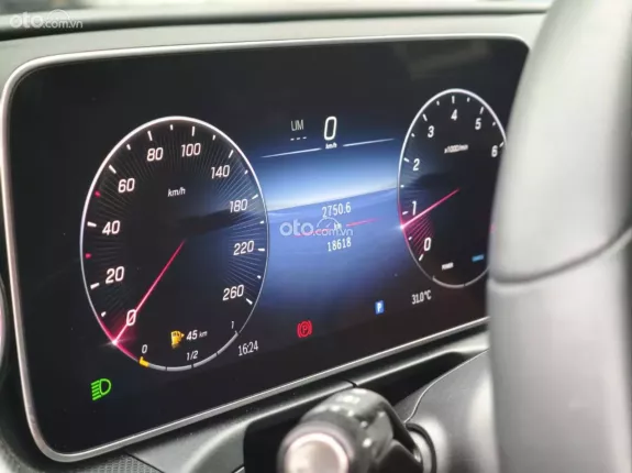 Mercedes-Benz C200 Avantgarde 2022 - Trắng Nâu