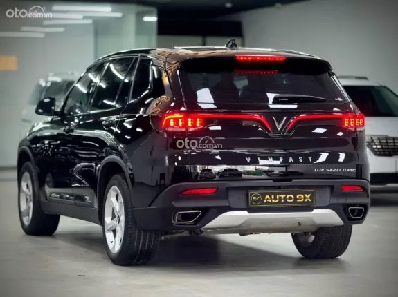 VinFast LUX SA2.0 Cao cấp 2020 - Xe màu đen nội thất nâu sang trọng