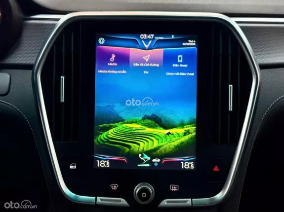 VinFast LUX SA2.0 Cao cấp 2020 - Xe màu đen nội thất nâu sang trọng