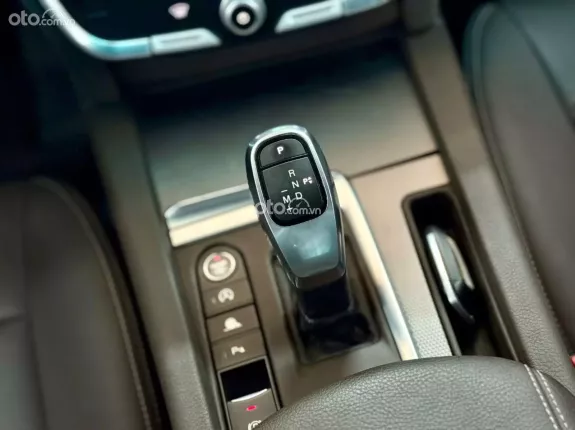 VinFast LUX SA2.0 Cao cấp 2020 - Xe màu đen nội thất nâu sang trọng