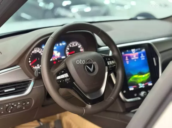 VinFast LUX SA2.0 Cao cấp 2020 - Xe màu đen nội thất nâu sang trọng