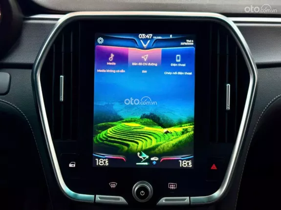 VinFast LUX SA2.0 Cao cấp 2020 - Xe màu đen nội thất nâu sang trọng