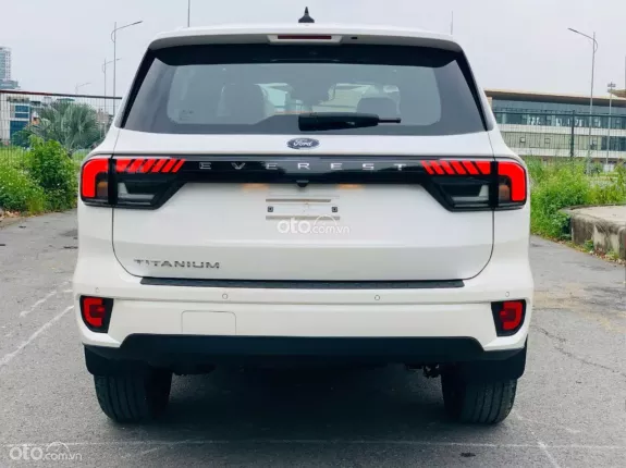 Ford Everest Titanium 2.0 AT 4x2 2022 - Xe đẹp giá tốt liên hệ em, xem xe tại Hà Nội