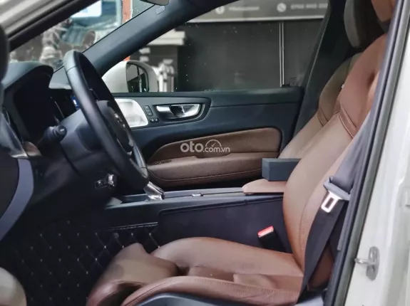 Volvo XC60 B6 AWD Inscription 2022 - Trắng Nâu