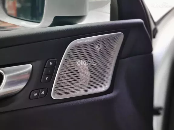 Volvo XC60 B6 AWD Inscription 2022 - Trắng Nâu