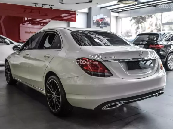 Mercedes-Benz C200 Exclusive 2020 - Model 2021 Full bảo dưỡng - Ưu đãi giá tốt liên hệ em Tùng