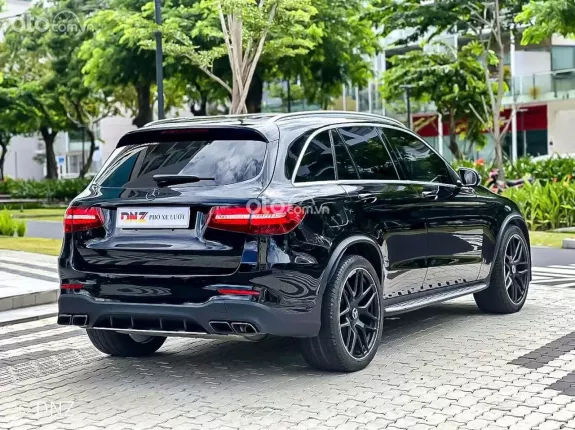 Mercedes-Benz GLC 250 4Matic 2020 - Dáng xe cân đối và vững chãi