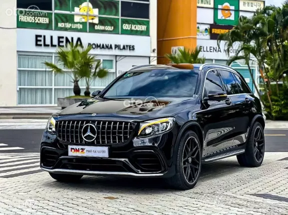 Mercedes-Benz GLC 250 4Matic 2020 - Dáng xe cân đối và vững chãi
