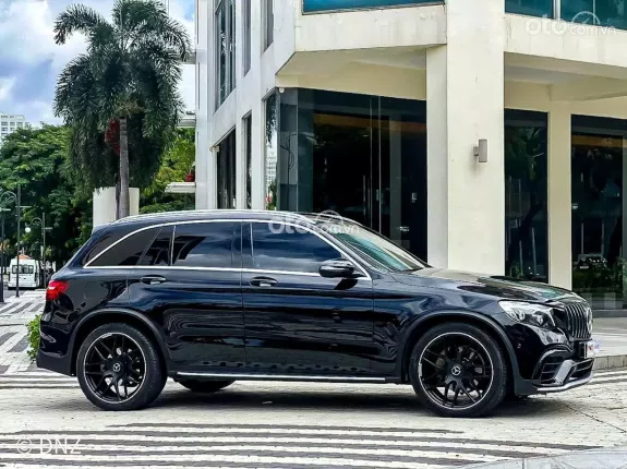 Mercedes-Benz GLC 250 4Matic 2020 - Dáng xe cân đối và vững chãi