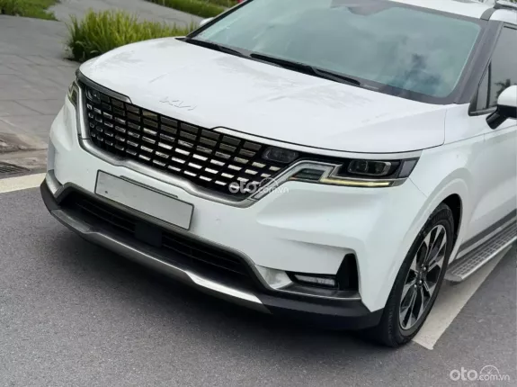 Kia Carnival 2.2D Signature 2023 - Odo 5,7v km, full options