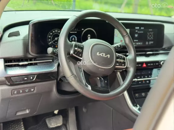 Kia Carnival 2.2D Signature 2023 - Odo 5,7v km, full options