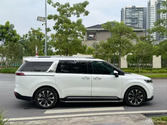 Kia Carnival 2.2D Signature 2023 - Odo 5,7v km, full options