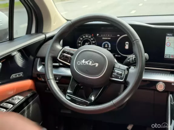 Kia Carnival 2.2D Signature 2023 - Odo 5,7v km, full options