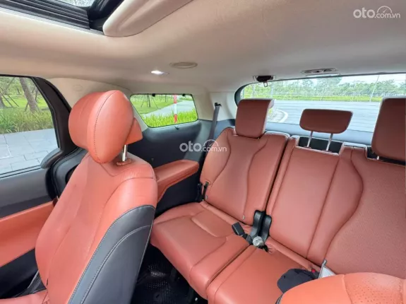 Kia Carnival 2.2D Signature 2023 - Odo 5,7v km, full options