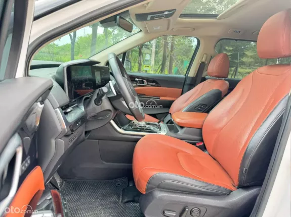 Kia Carnival 2.2D Signature 2023 - Odo 5,7v km, full options