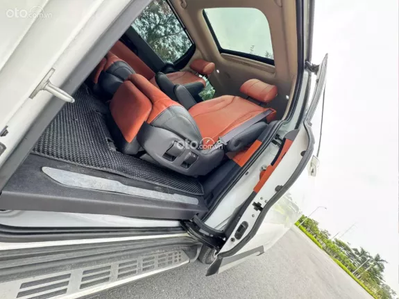 Kia Carnival 2.2D Signature 2023 - Odo 5,7v km, full options