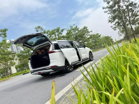 Kia Carnival 2.2D Signature 2023 - Odo 5,7v km, full options