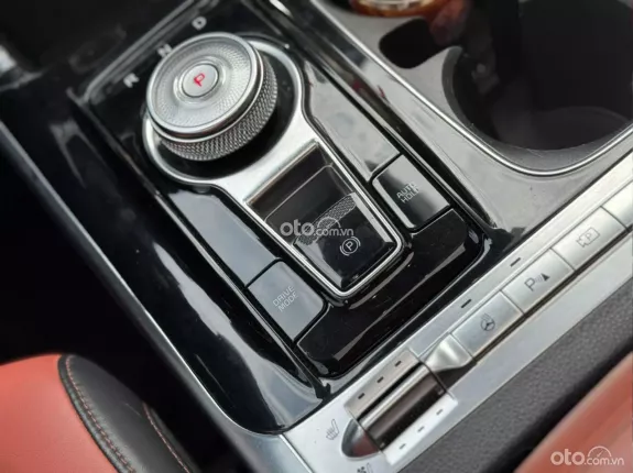 Kia Carnival 2.2D Signature 2023 - Odo 5,7v km, full options