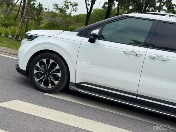 Kia Carnival 2.2D Signature 2023 - Odo 5,7v km, full options