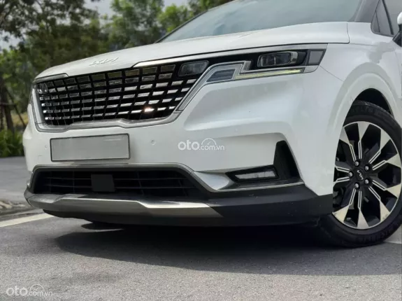 Kia Carnival 2.2D Signature 2023 - Odo 5,7v km, full options