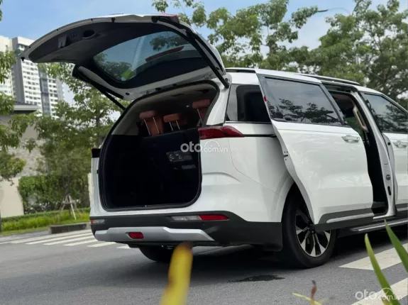 Kia Carnival 2.2D Signature 2023 - Odo 5,7v km, full options