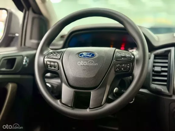 Ford Ranger XLS 2.2 4x2 AT 2019 - Xe lướt nhập khẩu nguyên chiếc từ Thái Lan