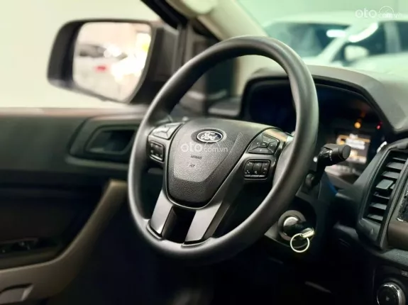 Ford Ranger XLS 2.2 4x2 AT 2019 - Xe lướt nhập khẩu nguyên chiếc từ Thái Lan