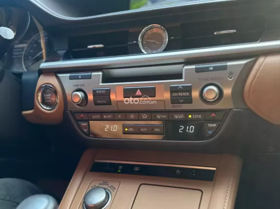 Lexus ES 250 F-Sport 2016 - Lexus ES250 sx 2016 -Nhập Nhật nguyên chiếc. Xe đẹp như mới